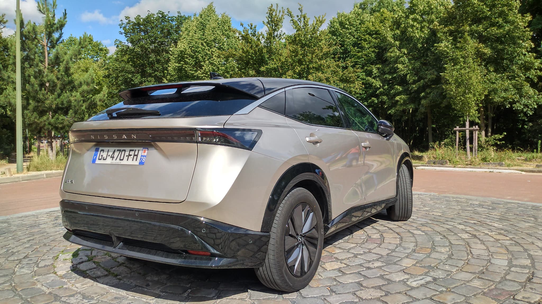 Nissan avait déjà une voiture électrique, l’une des toutes premières, la Leaf. Pour la remplacer, le constructeur japonais propose un SUV Coupé, l’Ariya. Nissan avait déjà une voiture électrique, l’une des toutes premières, la Leaf. Pour la remplacer, le constructeur japonais propose un SUV Coupé, l’Ariya.