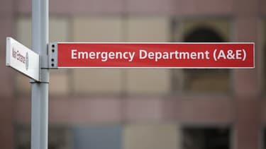 Un panneau indiquant les urgences à St Thomas Hospital, le 13 janvier 2017 à Londres. (Photo d'illustration)