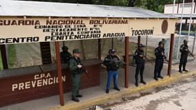 Des forces de sécurités vénézuéliennes devant la prison de Tocorón (Venezuela) le 23 septembre 2023.