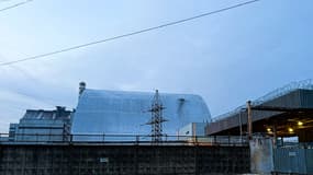 L'arche de Tchernobyl, recouvrant le quatrième réacteur détruit de la centrale nucléaire, touchée par un drone russe, le 14 février 2025.