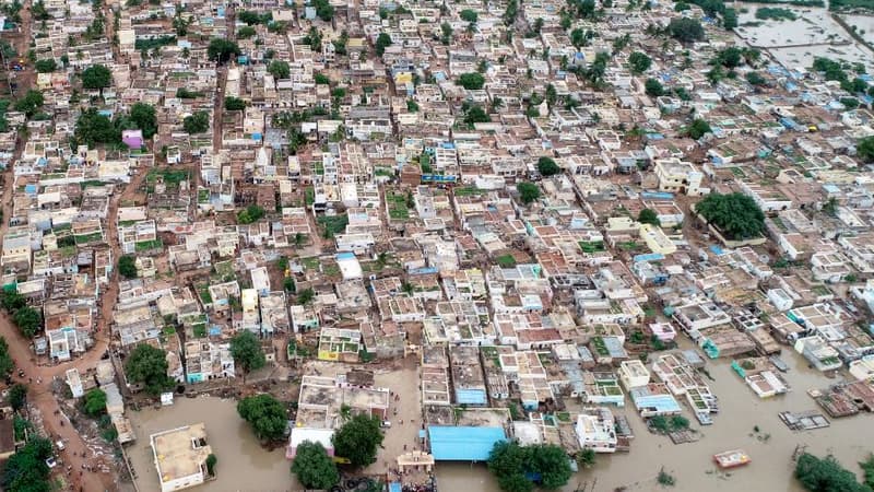 Vue d'une ville indienne du district de Karnataka en Inde. 