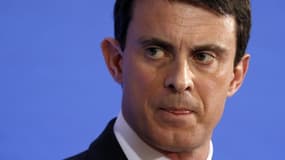 Une quarantaine d'opposants au projet de loi sur le "mariage pour tous" ont attendu dimanche soir le ministre français de l'Intérieur Manuel Valls et son épouse à la sortie d'un concert salle Pleyel à Paris, rapporte le journal Le Parisien. /Photo prise l