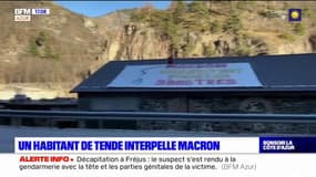 Un habitant de Tende interpelle Emmanuel Macron avec une banderole avant sa visite