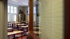 Une salle de classe vide (image d'illustration).