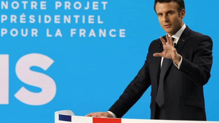 Le président Emmanuel Macron, candidat à sa réélection, lors d'une conférence de presse, le 17 mars 2022 à Aubervilliers