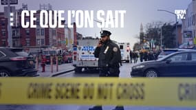 Un policier américain à Brooklyn près de la station de métro où a eu lieu une fusillade, le 12 avril 2022.