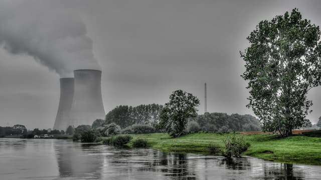 EDF juge ses réacteurs aptes au service, le titre rebondit
