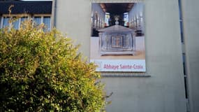 Photo d'un pan de l'Abbaye Sainte-Croix, à Saint Benoit, près de Poitiers, où étaient réalisés certains essais cliniques