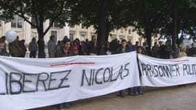 Ils étaient des centaines dimanche à Paris venus soutenir Nicolas, opposant au mriage homosexuel condamné à deux mois de prison ferme