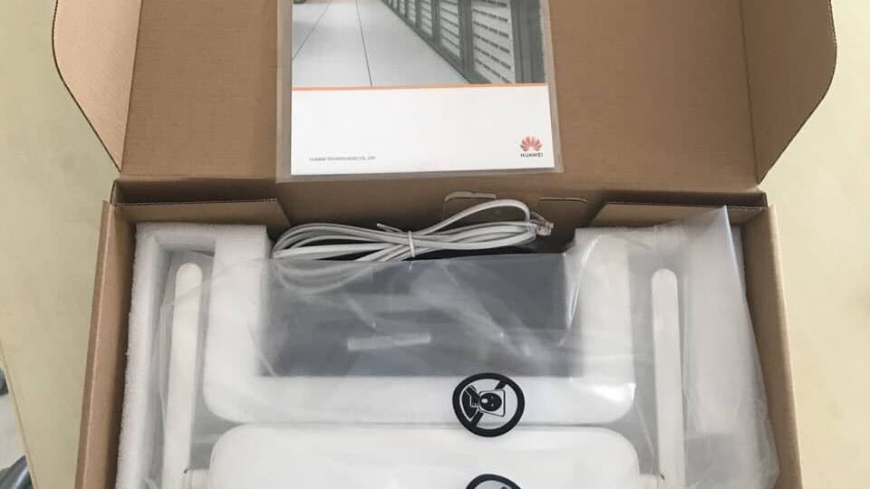 Le routeur Huawei reçu par le député Eric Bothorel.