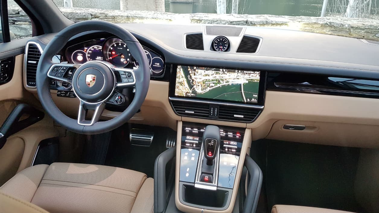 Très luxueux, l'intérieur a été épuré avec bien moins de bouton,s que la précédente génération.