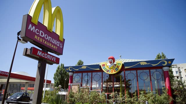 Depuis plusieurs mois les salariés de McDonald's réclament une revalorisation de leur salaire et une prime de 13e mois. (image d'illustration)
