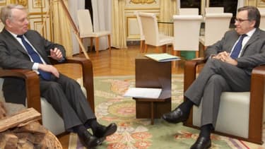 Jean-Marc Ayrault recevant le PDG de TF1 Nonce Paolini en mars 2013
