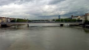 Le corps a été repêché au niveau du pont Gallieni. 