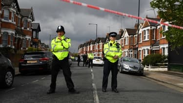 Des policiers britanniques (photos d'illustration).