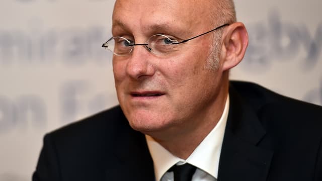 Bernard Laporte réagit avec force aux accusations de favoritisme.
