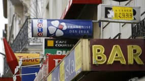 La FDJ et l'application Umay signent un partenariat pour transformer le réseau de bar-tabac-presse de la Française des Jeux en "lieu refuge" pour les femmes victimes de harcèlement de rue