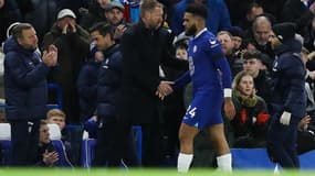 Reece James (Chelsea) sort sur blessure contre Bournemouth.