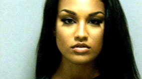 Angela Coates, détenue sexy, parvient à affoler avec une photo les réseaux sociaux.