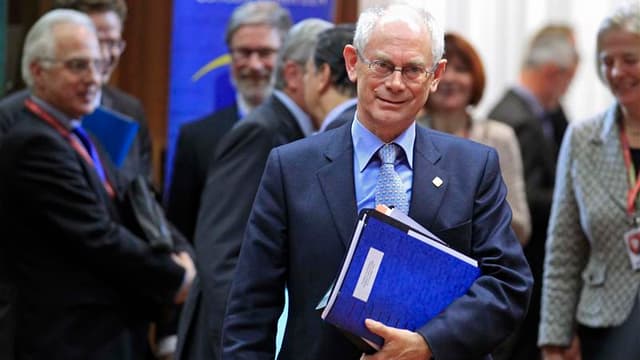 Le président du Conseil européen Herman Van Rompuy a proposé aux dirigeants des Vingt-Sept réunis à Bruxelles des réductions budgétaires moins importantes pour la Politique agricole commune (PAC) et les politiques de cohésion, selon des responsables europ