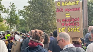 À Forcalquier, les manifestants ralentissent la circulation afin d'échanger avec les automobilistes.