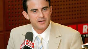 Le député socialiste Manuel Valls a condamné les événements survenus à Grenoble (Isère) et Saint-Aignan (Loir-et-Cher) mais expliqué qu'"il s'agit là d'un échec patent de Nicolas Sarkozy".