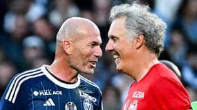Zinédine Zidane et Laurent Blanc lors d'un match caritatif en 2024.