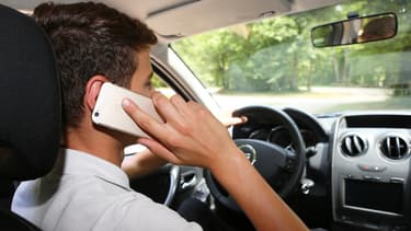 49% des Français déclarent utiliser leur téléphone au volant en 2019.