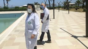 Inspection d'un hôtel tunisien qui accueille des voyageurs en quarantaine, le 22 mai 2020