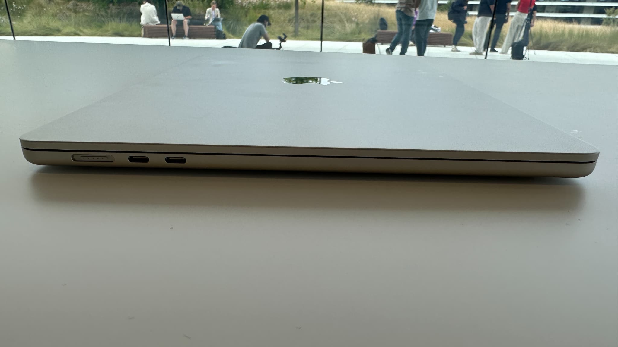 Le MacBook Air 15 affiche 1,15 cm d'épaisseur sur toute la longueur