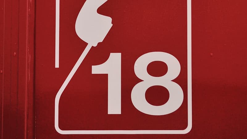 Un jeune de 23 ans a été tué en voiture, percuté par un autre véhicule conduit par un mineur fugueur.