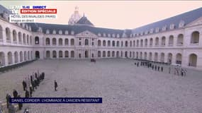 Le cercueil de l'ancien résistant Daniel Cordier entre dans la cour des Invalides