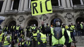 Pour répondre, en partie, aux demandes des gilets jaunes, Emmanuel Macron envisage d'organiser un référendum national sur certaines de leurs revendications.
