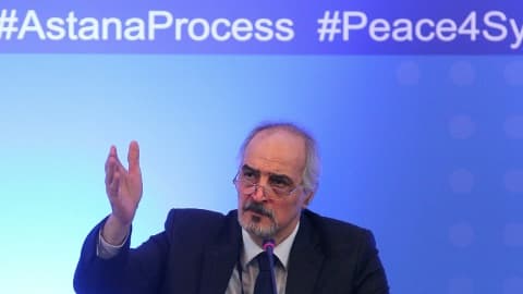 L'ambassadeur de Syrie à l'ONU, Bachar al-Jaafari, qui dirigera la délégation du gouvernement en place à Damas, est pris en photo ici le 16 février 2017 à Astana au Kazakhstan