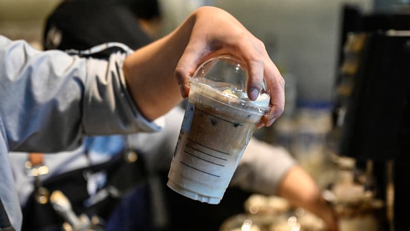 Un café à l'eau-de-vie provoque une ruée dans les magasins du rival chinois de Starbucks
