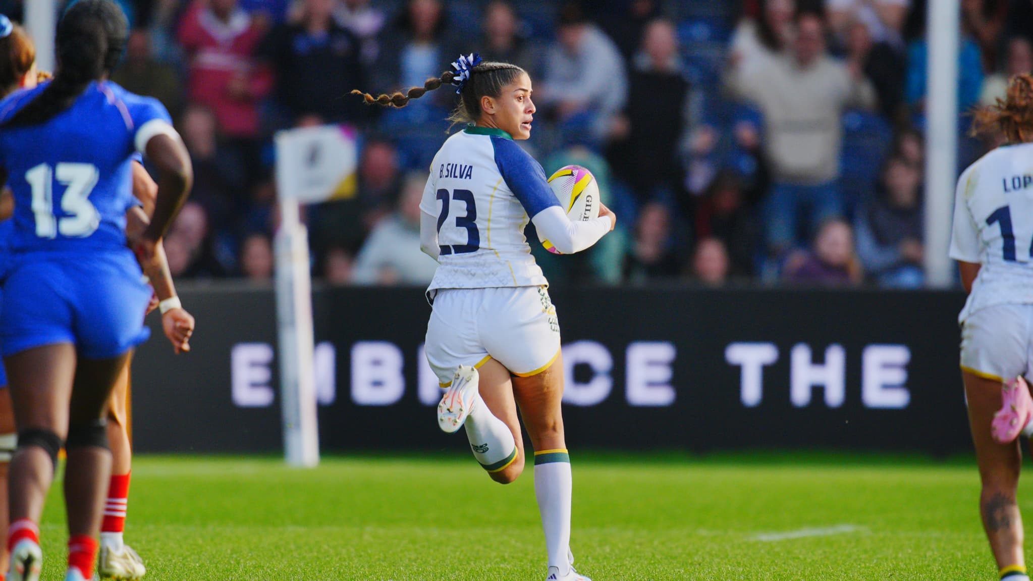 Bianca Silva file marquer le premier essai de l'histoire du Brésil dans une Coupe du monde, le 31 août 2025. 