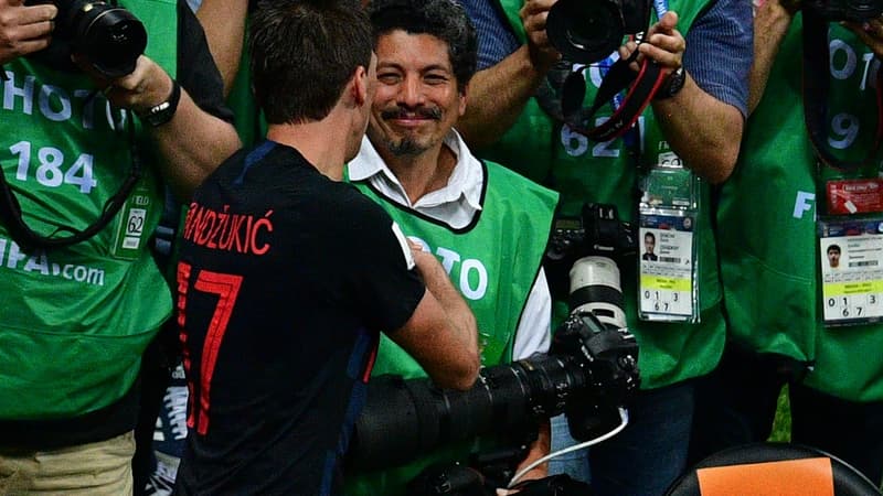 Mario Mandzukic et le photographe de l'AFP
