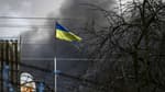 Un drapeau ukrainien hissé à Stoyanka près de Kiev en Ukraine, le 4 mars 2022.