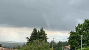 Un "tuba", un phénomène météorologique représentant une tornade en formation, a été observé ce jeudi midi dans le nord de l'Ardèche.