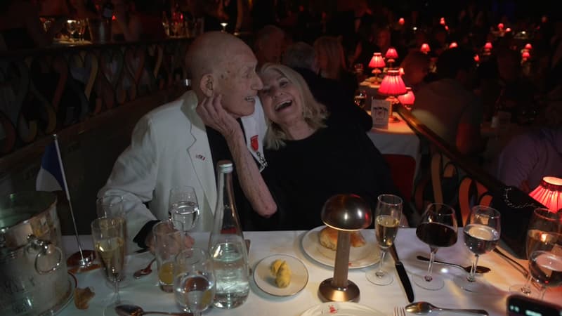 Paris: après leur mariage en Normandie, ce vétéran du Débarquement et son épouse invités au Moulin Rouge