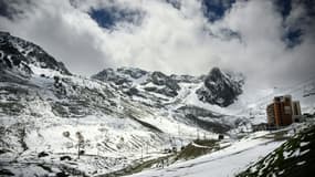 Une vue de la station de ski de La Mongie dans les Pyrénées, sud-ouest de la France, le 2 mai 2024