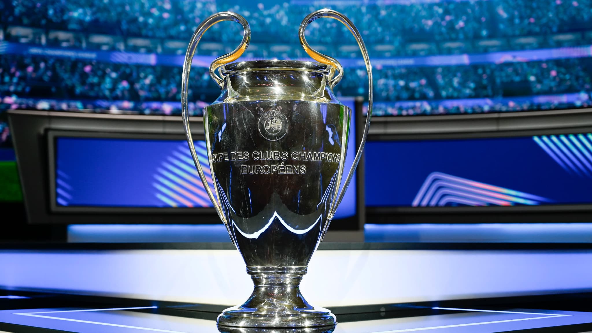 LIGUE DES CHAMPIONS: GROS BOUTON, RAFALE D'AFFICHES... VOILÀ À QUOI VA RESSEMBLER CET ÉTRANGE TIRAGE AU SORT