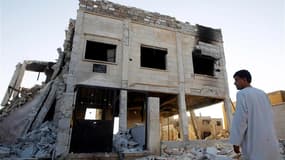 Une caserne détruite à Azaz, à une cinquantaine de kilomètres au nord d'Alep. L'Assemblée générale des Nations unies a adopté vendredi une résolution appelant à une transition politique en Syrie et condamnant l'inaction du Conseil de sécurité sur le dossi