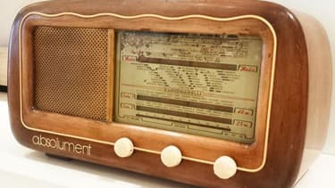 La start-up a.bsolument offre une seconde vie aux postes radios TSF grâce à un relooking technologique.