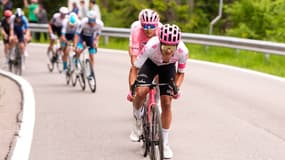 Richard Carapaz devant Isaac Del Toro lors de la 15e étape du Giro, le 25 mai 2025