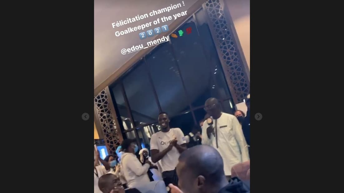 Edouard Mendy félicité par les Sénégalais