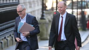Le conseiller scientifique en chef du gouvernement Patrick Vallance et le conseiller médical en chef, Chris Whitty arrivent pour une réunion sur l'épidémie de coronavirus COVID-19, au numéro 10 Downing Street, le 12 mars 2020.