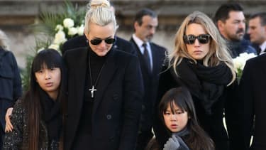 Laeticia Hallyday et Laura Smet aux obsèques de Johnny Hallyday à Paris, le 9 décembre 2017