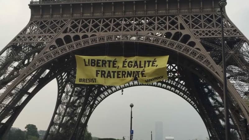 Des militants de Greenpeace ont déployé une banderole anti-FN depuis la Tour Eiffel.