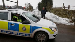 Inspection de la police britannique dans un abattoir de Todmorden, dans le nord de l'Angleterre. La police et les autorités sanitaires britanniques ont effectué mardi une série de perquisitions dans les locaux d'entreprises soupçonnées de faire passer de